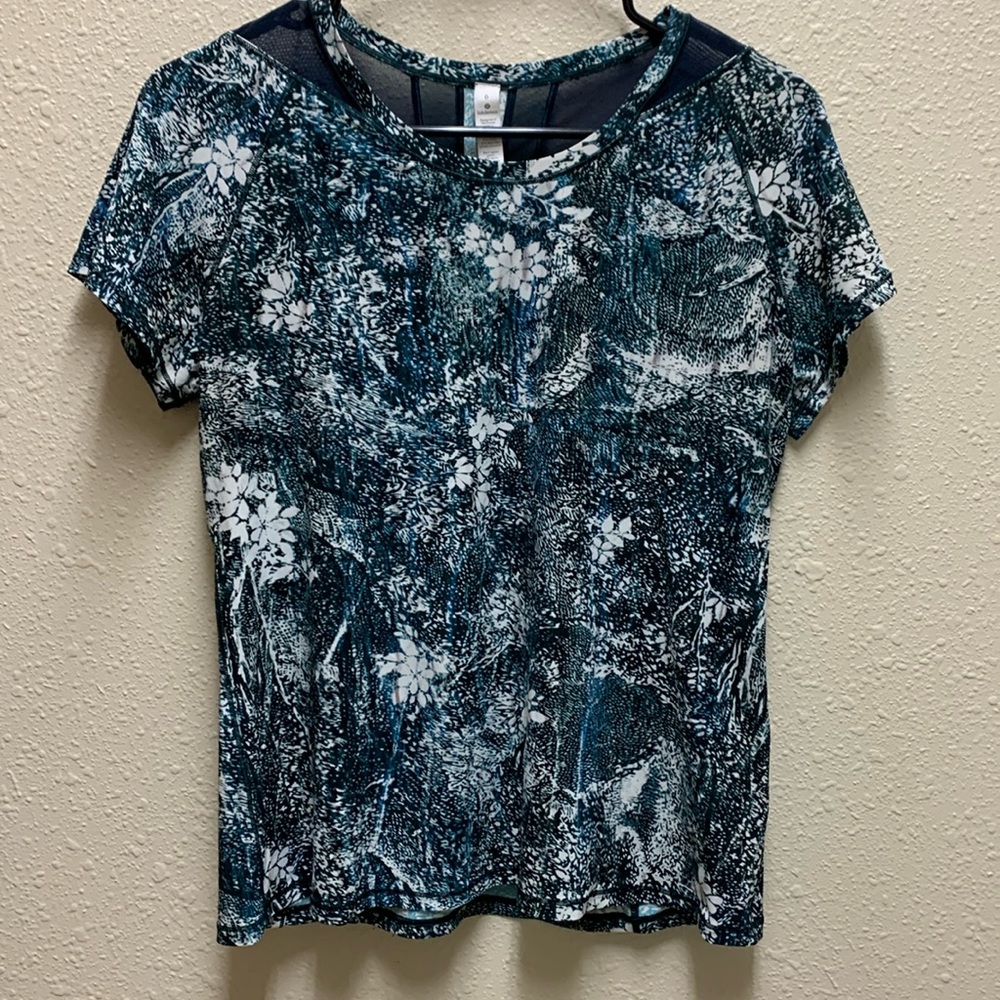 Lululemon Seek The Heat Short Sleeve Wildwood
White Multi/Nocturnal Teal Size 6